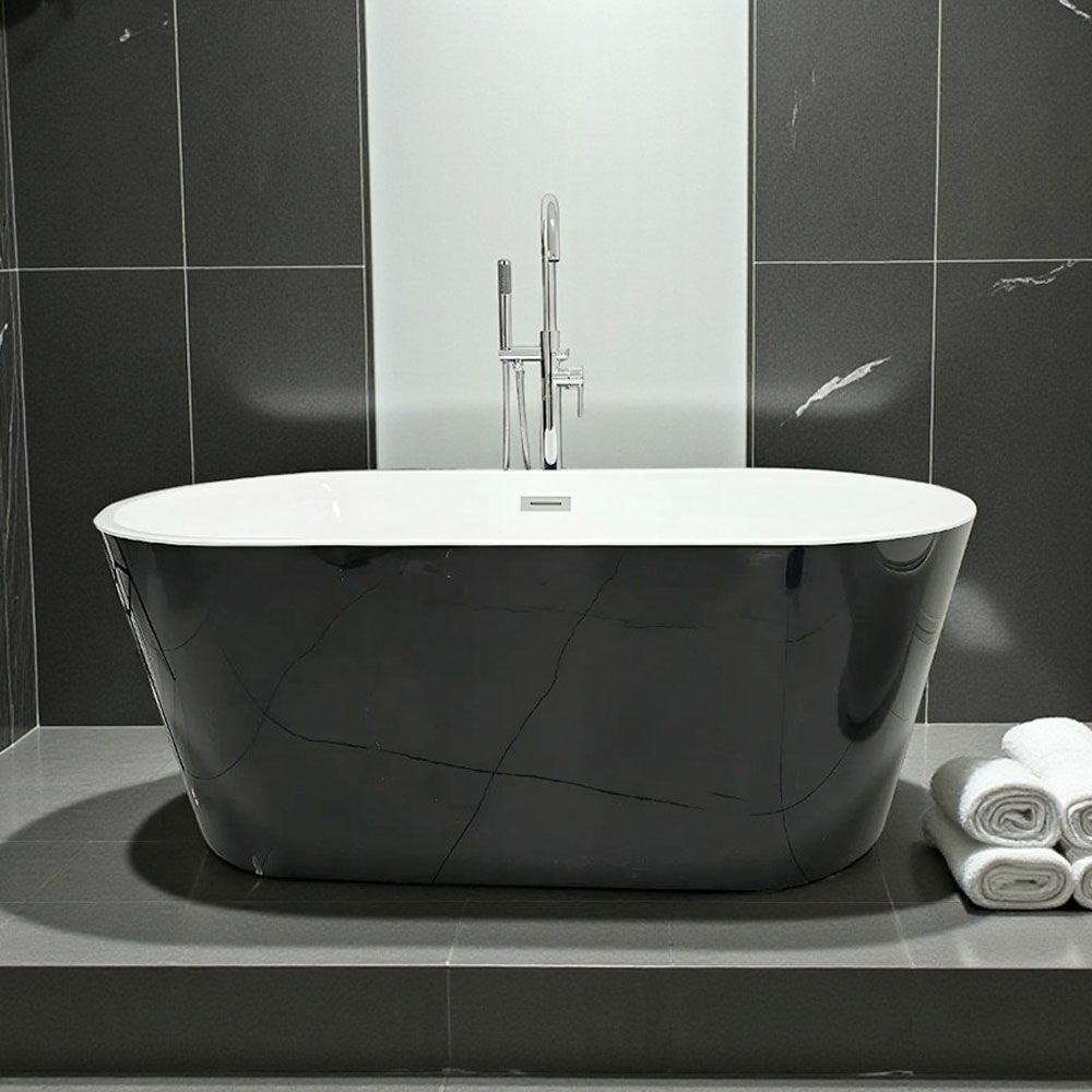 Tina-Isla-Black-white-170x-1