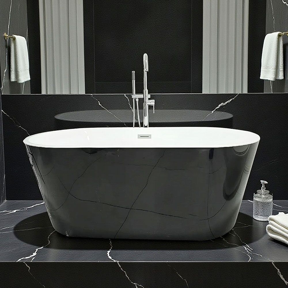 Tina-Isla-Black-white-170x-2